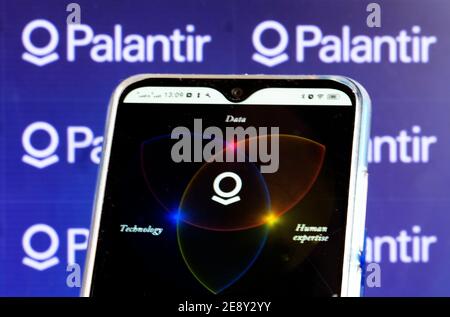 Ukraine. 1er février 2021. Dans cette illustration, un logo de Palantir technologies Inc. S'affiche sur l'écran d'un smartphone. Credit: Igor Golovniov/SOPA Images/ZUMA Wire/Alamy Live News Banque D'Images