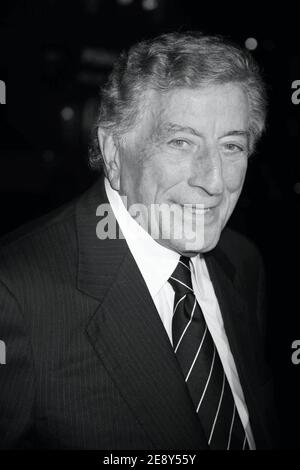 PHOTO DU FICHIER : **PHOTO DU FICHIER** Tony Bennett dévoile Battle with Alzheimer's. Tony Bennett participe au concert d'adieu de Barbra Streisand au Madison Square Garden à New York le 9 octobre 2006. Crédit photo : Henry McGee/MediaPunch Banque D'Images