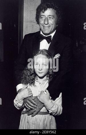 PHOTO DU FICHIER : **PHOTO DU FICHIER** Tony Bennett dévoile Battle with Alzheimer's. TONY BENNETT avec le duaghter Antonia Bennett Tony a reçu le prix Susie Humanitarian de la Fondation Eddie Cantor Charitable à l'Hôtel Beverly Hilton Credit: Ralph Dominguez/MediaPunch Banque D'Images