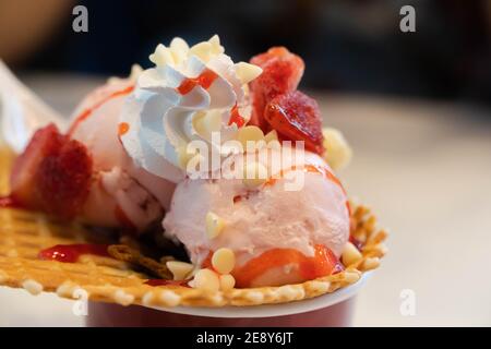 Trio de crème glacée Sundae et doux Banque D'Images