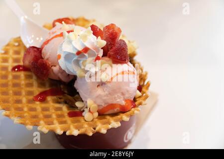 Trio de crème glacée Sundae et doux Banque D'Images