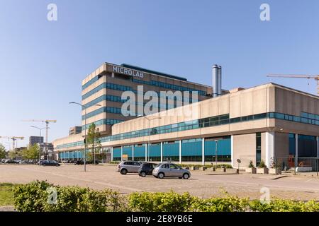 Eindhoven, pays-Bas, 21 avril 2020. Le quartier de Strijp S avec Microlab, un ancien bâtiment Philips transformé en un point d'accès au design créatif sur Banque D'Images