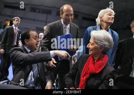 Ministre junior des relations avec le Parlement Roger Karoutchi, ministre du budget, des comptes publics et de la fonction publique, Eric Woerth, candidate à la mairie de l'UMP Paris, Françoise de Panafieu, et la ministre de l'économie, Christine Lagarde, assistent aux journées parlementaires de l'UMP à Strasbourg, en France, le 29 septembre 2007. Photo de Corentin Fohlen/ABACAPRESS.COM Banque D'Images
