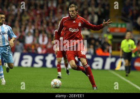 Peter Crouch de Liverpool lors de la Ligue des champions de l'UEFA - Groupe A - Liverpool v Olympique Marseille au stade Anfield, à Liverpool, Royaume-Uni, le 03 octobre 2007. Marseille a gagné 1-0. Photo de Stuart Morton/Cameleon/ABACAPRESS.COM Banque D'Images