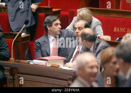 Le Premier ministre François Fillon et le Premier ministre pour les relations avec le Parlement Roger Karoutchi à l'Assemblée nationale à Paris, France, le 9 octobre 2007. Photo de Mousse/ABACAPRESS.COM Banque D'Images