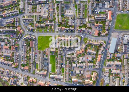 Photo aérienne de haut en bas des propriétés de logement et de banlieue Région de la ville de Swarcliffe dans le West Yorkshire de Leeds Au Royaume-Uni Banque D'Images