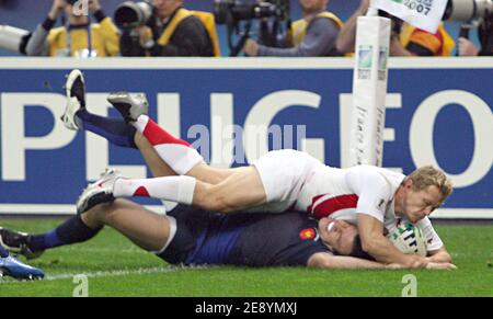 Le 2007 octobre 2007, Josh Lewsey, de l'Angleterre, a obtenu un score pour l'Angleterre lors de la demi-finale de la coupe du monde de rugby 13 de l'IRB, en France contre l'Angleterre au stade Stade de France à Saint-Denis près de Paris. Photo de Gouhier-Nebinger-Morton-Taamallah/Cameleon/ABACAPRESS.COM Banque D'Images