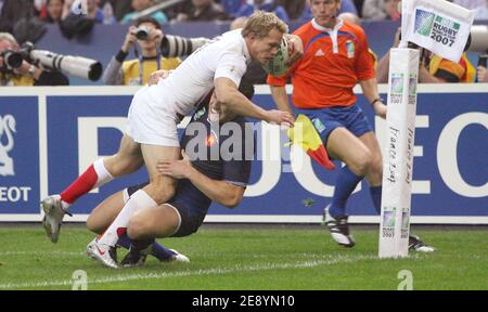 Le 2007 octobre 2007, Josh Lewsey, de l'Angleterre, a obtenu un score pour l'Angleterre lors de la demi-finale de la coupe du monde de rugby 13 de l'IRB, en France contre l'Angleterre au stade Stade de France à Saint-Denis près de Paris. Photo de Gouhier-Nebinger-Morton-Taamallah/Cameleon/ABACAPRESS.COM Banque D'Images