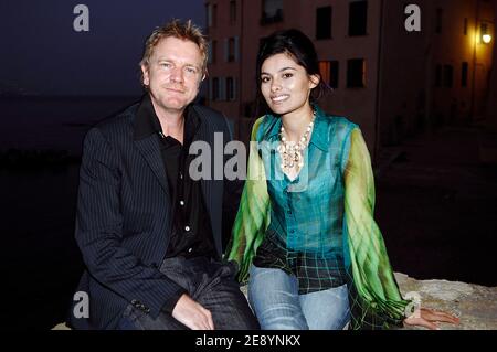 EXCLUSIF - l'acteur français Xavier Deluc et l'actrice britannique Gabriella Wright posent lors du 9ème Festival International du film 'Cinéma des Antipodes' à Saint-Tropez, France, le 13 octobre 2007. Photo de Giancarlo Gorassini/ABACAPRESS.COM Banque D'Images