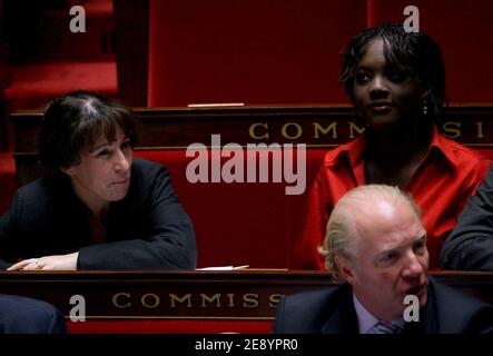 La ministre junior des Affaires urbaines, Fadela Amara, la ministre junior française des droits de l'Homme, Rama Yade, et la ministre de l'Immigration, Brice Hortefeux, à l'Assemblée nationale à Paris, en France, le 16 octobre 2007. Photo de Mousse/ABACAPRESS.COM Banque D'Images
