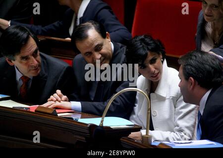 Le 16 octobre 2007, le Premier ministre François Fillon, le Premier ministre Roger Karoutchi, le ministre de la Justice Rachida Dati et le ministre du travail Xavier Bertrand à l'Assemblée nationale à Paris. Photo de Mousse/ABACAPRESS.COM Banque D'Images