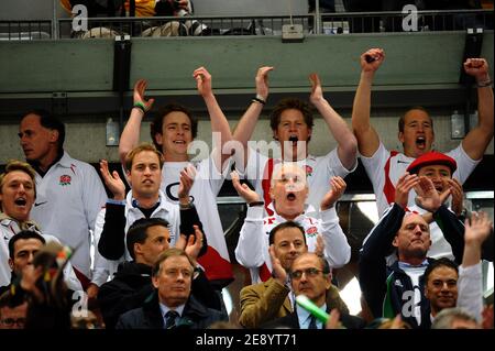 Le Prince Harry et le Prince William assistent à la finale de la coupe du monde de rugby 2007 de l'IRB, Angleterre contre Afrique du Sud, au Stade de France à Saint-Denis près de Paris, France, le 20 octobre 2007. Photo de Gouhier-Morton-Taamallah/Cameleon/ABACAPRESS.COM Banque D'Images