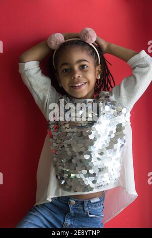 Portrait d'une petite fille multiraciale mignonne Banque D'Images