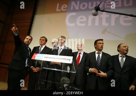 Jean-Christophe Lagarde, Herve Morin, André Santini, Philippe Vigier assistent à la cérémonie inaugurale du siège du parti "Nouveau centre" à Paris, France, le 23 octobre 2007. Photo de Corentin Fohlen/ABACAPRESS.COM Banque D'Images