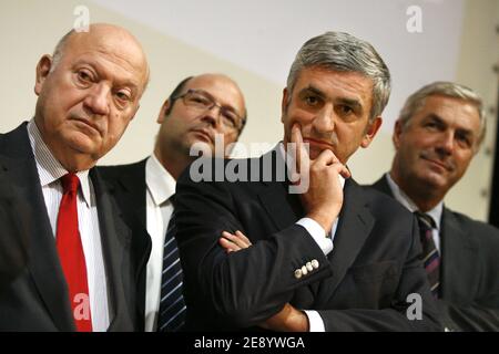 Andre Santini, Francis Vercamer, Herve Morin, François Sauvadet assistent à la cérémonie inaugurale du siège du parti « Nouveau centre » à Paris, en France, le 23 octobre 2007. Photo de Corentin Fohlen/ABACAPRESS.COM Banque D'Images