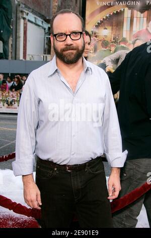 Paul Giamatti arrivant à la première « Fred Claus », qui s'est tenue au Grauman's Chinese Theatre sur Hollywood Boulevard à Los Angeles, CA, États-Unis, le 3 novembre 2007. Photo de Walker/ABACAPRESS.COM Banque D'Images
