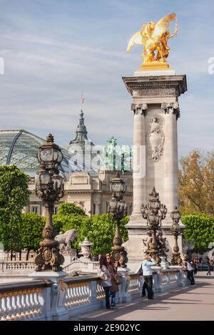 Troisième pont d'Alexandre et petit Palais à Paris Banque D'Images