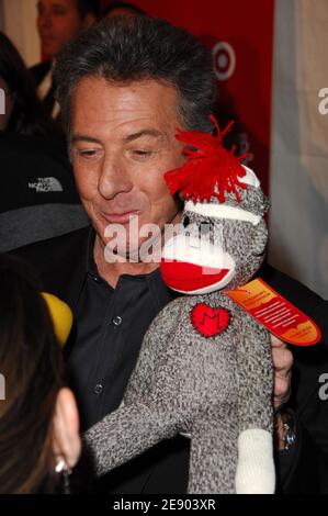 Acteur Dustin Hoffman assiste à la première mondiale de 'Mr. Magorium's Wonder Emporium' au DGA Theatre de New York, NY, USA, le 11 novembre 2007. Photo de Gregorio Binuya/ABACAPRESS.COM Banque D'Images