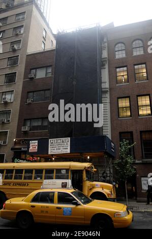 Les constructeurs ont rénové la maison de ville de Sir Paul McCartney à Manhattan à New York, NY, USA le 9 novembre 2007, car il est apparu que le père de la millionnairesque américaine qu'il a photographiée embrassait était accusé d'avoir des liens avec la Mafia. L'ancienne Beatle est en train de profiter d'une amitié avec l'épouse de l'avocat Nancy Stewell. Photo de Cau-Guerin/ABACAPRESS.COM Banque D'Images