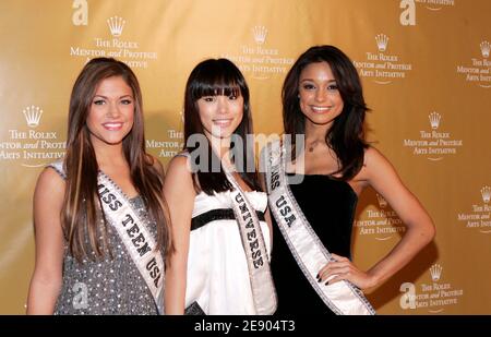 Miss Teen USA Hilary Cruz, Miss Universe Riyo Mori et Miss USA Rachel Smith arrive au dîner Rolex Mentor-Protege Arts Initiative 2006-2007, qui s'est tenu au New York State Theatre au Lincoln Center à New York City, NY USA, le 12 novembre 2007. Photo de Donna Ward/ABACAPRESS.COM Banque D'Images