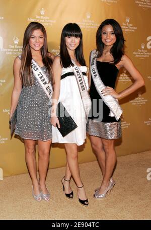 Miss Teen USA Hilary Cruz, Miss Universe Riyo Mori et Miss USA Rachel Smith arrive au dîner Rolex Mentor-Protege Arts Initiative 2006-2007, qui s'est tenu au New York State Theatre au Lincoln Center à New York City, NY USA, le 12 novembre 2007. Photo de Donna Ward/ABACAPRESS.COM Banque D'Images