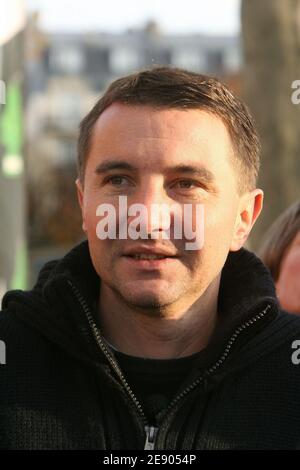 Olivier Besancenot, dirigeant de la Ligue communiste révolutionnaire (LCR) participe à une manifestation à Paris, en France, le jour d'une grève nationale le 14 novembre 2007. Photo de Mousse/Taamallah/ABACAPRESS.COM Banque D'Images