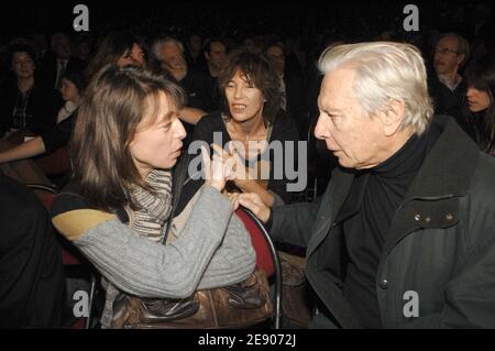 La photographe Kate Barry, fille de l'actrice et chanteuse Jane Birkin, est décédée aujourd'hui, le 11 décembre 2013, vers 18:30, après être tombée du quatrième étage de son appartement à Paris. Kate Barry était la fille de Jane Birkin et du compositeur britannique John Barry, plus connu pour avoir écrit la bande sonore de nombreux James Bond, qui est décédé en 2011. Elle était la demi-sœur des actrices Charlotte Gainsbourg et Lou Doillon. Photo du dossier : Kate Barry et Maurice Jarre lors de la cérémonie de clôture du 8e Festival de musique et de cinéma à Auxerre, France, le 17 novembre 2007. Photo de Giancarlo Gorassini/ABACAPRESS.COM Banque D'Images