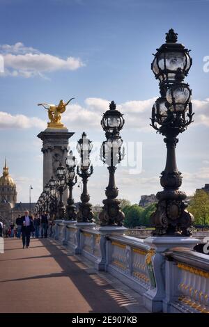 Troisième pont d'Alexandre en journée ensoleillée de printemps à Paris Banque D'Images