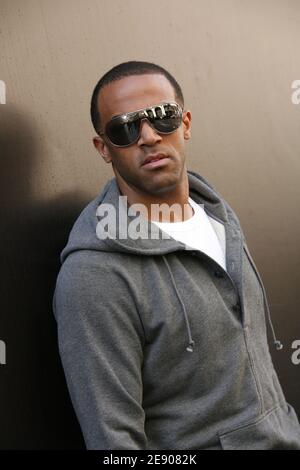 EXCLUSIF. Le chanteur britannique Craig David pose la place Vendôme et l'hôtel Inside Costes à Paris, en France, le 17 septembre 2007, alors qu'il est en France pour promouvoir son prochain album 'Trust Me'. Photo de Greg Soussan/ABACAPRESS.COM Banque D'Images