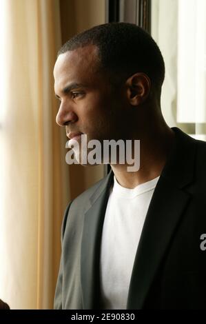 EXCLUSIF. Le chanteur britannique Craig David pose la place Vendôme et l'hôtel Inside Costes à Paris, en France, le 17 septembre 2007, alors qu'il est en France pour promouvoir son prochain album 'Trust Me'. Photo de Greg Soussan/ABACAPRESS.COM Banque D'Images