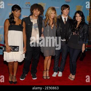 'Monique Coleman, Corbin Bleu, Ashley Tisdale, Zac Efron et Vanessa Hudgens assistent à la première DVD de Walt Disney's ''High School musical 2''' au théâtre El Capitan à Hollywood. Los Angeles, le 19 novembre 2007. Photo de Lionel Hahn/ABACAPRESS.COM' Banque D'Images