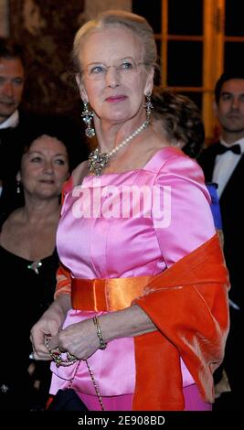 La reine Margrethe II du Danemark assiste à l'ouverture de l'exposition Quand Versailles etait Meuble d'argent, en présence de la ministre de la Culture Christine Albanel et de l'ancienne ministre de la Culture Jean-Jacques Aillagon, au château de Versailles près de Paris, en France, le 19 novembre 2007. Photo de Nicolas Gouhier/ABACAPRESS.COM Banque D'Images