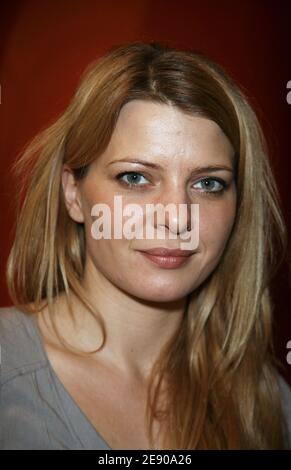 L'actrice Jordis Triebel pose pour notre photographe lors des "stars à venir" avec Unifrance qui se sont tenues au Palais des congrès à Versailles, France, le 23 novembre 2007. Photo de Denis Guignebourg/ABACAPRESS.COM Banque D'Images