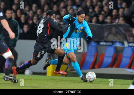 Le Ronaldinho de Barcelone en action lors de la Ligue des champions de l'UEFA, Groupe E, Olympique Lyonnais contre le FC Barcelone à la « Stade de Gerland » à Lyon, France, le 27 novembre 2007. La comparaison s'est terminée par un dessin 2-2. Photo de Gouhier-Taamallah/Cameleon/ABACAPRESS.COM Banque D'Images