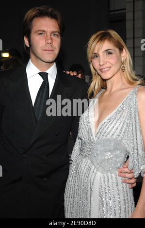 HSH le prince Emmanuel Filiberto de Savoie et son épouse l'actrice française Clotilde Courau arrivent à la 20e édition annuelle des European film Awards qui s'est tenue à l'Arena de Berlin, en Allemagne, le 1er décembre 2007. Photo de Nicolas Khayat/ABACAPRESS.COM Banque D'Images