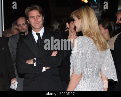 HSH le prince Emmanuel Filiberto de Savoie et son épouse l'actrice française Clotilde Courau arrivent à la 20e édition annuelle des European film Awards qui s'est tenue à l'Arena de Berlin, en Allemagne, le 1er décembre 2007. Photo de Nicolas Khayat/ABACAPRESS.COM Banque D'Images