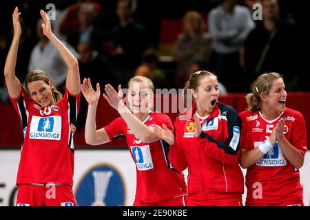 Gro Hammerseng, de Norvège, célèbre après avoir battu l'Allemagne dans son match de demi-finale du Championnat du monde de handball féminin à Bercy, Paris, le 15,2007 décembre. La Norvège a gagné 33-30. Photo de Mehdi Taamallah/Cameleon/ABACAPRESS.COM Banque D'Images