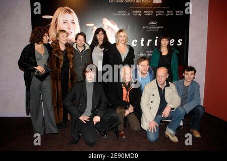 Toute la troupe du film 'Actricess' pose à la première, tenue à l'UGC Cine cite Bercy à Paris, France, le 17 décembre 2007. Photo de Giancarlo Gorassini/ABACAPRESS.COM Banque D'Images