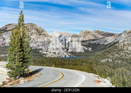 Tioga Pass Road par Olmsted Point, Yosemite National Park, California, USA. Banque D'Images