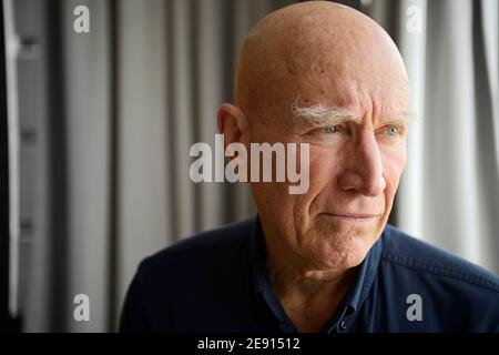 Le portrait de Sebastiao Salgado, photographe documentaire célèbre, a reçu le prix hommage à la personnalité de la Chambre de commerce France-Brésil Banque D'Images