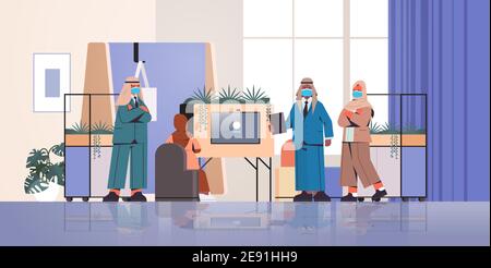 hommes d'affaires arabes dans les masques faisant la présentation dans le centre créatif de coworking coronavirus pandémie de travail d'équipe concept moderne de bureau intérieur horizontal pleine longueur illustration vectorielle Illustration de Vecteur