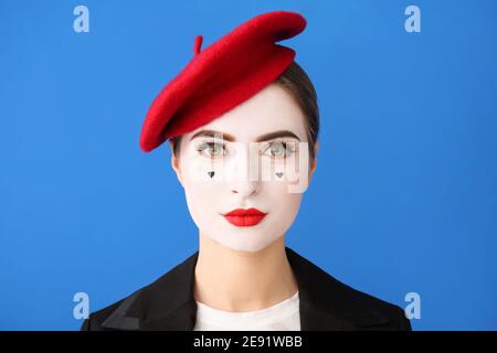 Pantomimiste féminin sur fond de couleur Banque D'Images