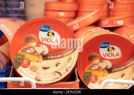 Tyumen, Russie-31 janvier 2021 : entreprise de fromage transformé à l'alto Valio. Gros plan Banque D'Images