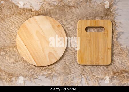 deux planches à découper en bois maquette vue de dessus. plat Banque D'Images
