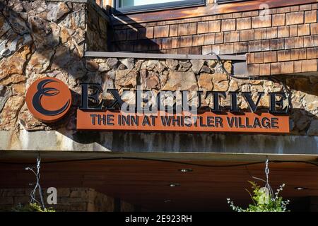 Whistler, Canada - juillet 5,2020 : vue du panneau Executive The Inn at Whistler Village Banque D'Images