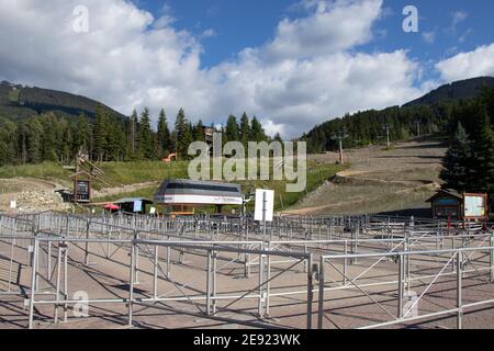 Whistler, Canada - 5,2020 juillet : vue sur le panneau Whistler Mountain avec accès au mont Blackcomb Banque D'Images