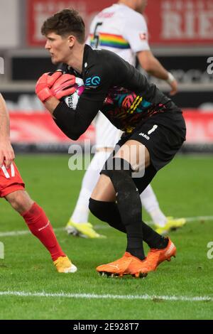 Stuttgart, Allemagne. 29 janvier 2021. Football: Bundesliga, VfB Stuttgart - FSV Mainz 05, Matchday 19, Mercedes-Benz Arena. Gregor Kobel, gardien de but de Stuttgart, saisit une balle. Credit: Sebastian Gollnow/dpa - NOTE IMPORTANTE: Conformément aux règlements de la DFL Deutsche Fußball Liga et/ou de la DFB Deutscher Fußball-Bund, il est interdit d'utiliser ou d'avoir utilisé des photos prises dans le stade et/ou du match sous forme de séquences et/ou de séries de photos de type vidéo./dpa/Alay Live News Banque D'Images