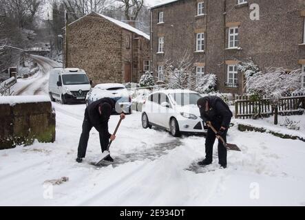 Chipping, Preston, Lancashire, Royaume-Uni. 2 février 2021. Une forte chute inattendue de neige à Chipping, près de Preston, Lancashire. Crédit : John Eveson/Alamy Live News Banque D'Images