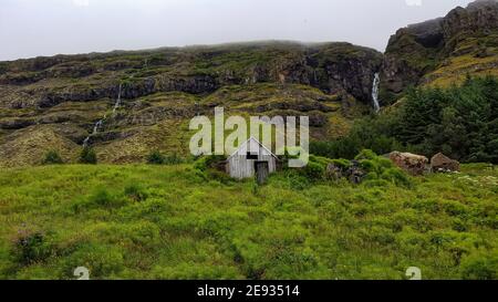 Voyage en Islande. Petite maison. Reynivellir dans le sud-est de l'Islande Banque D'Images