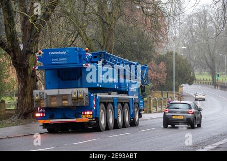 Le transporteur de télémètres se garé dans Park Avenue South, Northampton un matin humide. Northamptonshire, Angleterre, Royaume-Uni. Banque D'Images